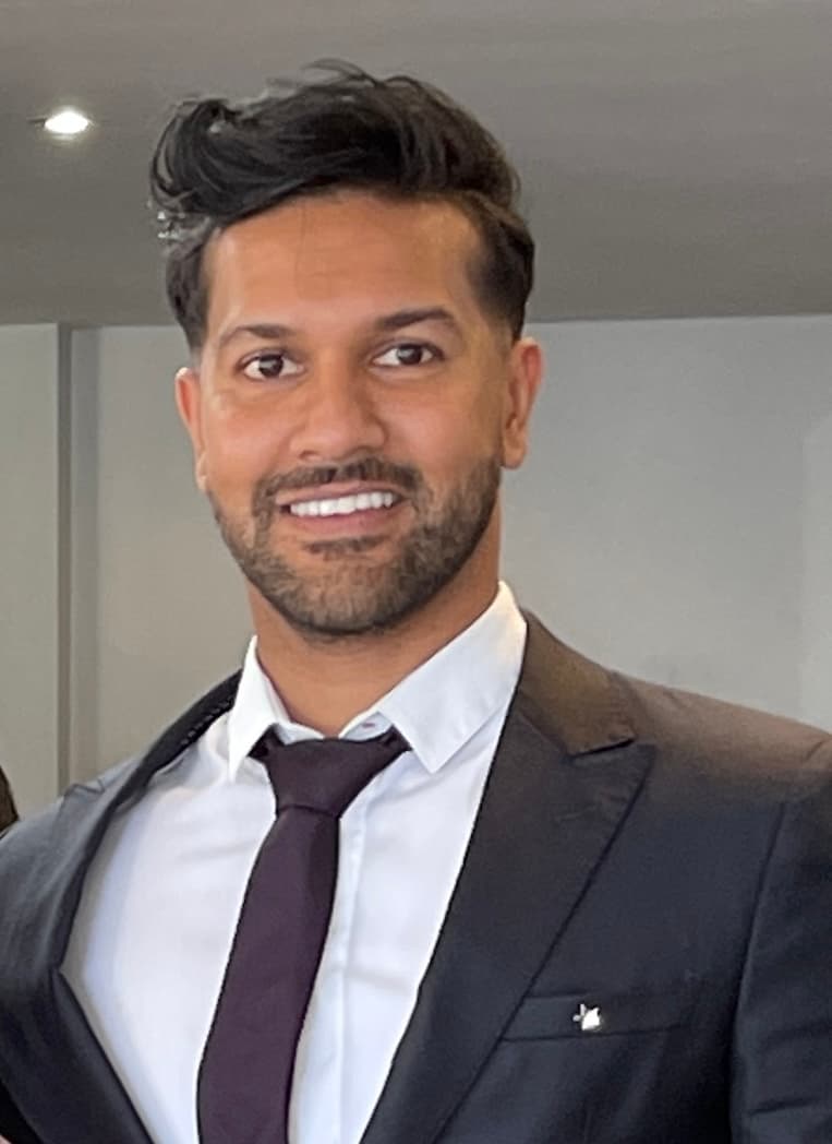 Dr Ali Abbasbhai — Cosmetic Dentist London